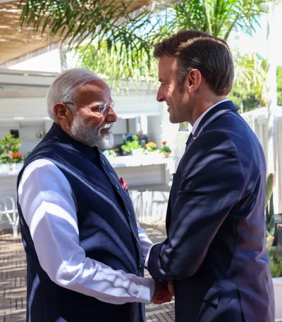 g7 summit  प्रधानमंत्री मोदी ने फ्रांस के राष्ट्रपति मैक्रों से की मुलाकात