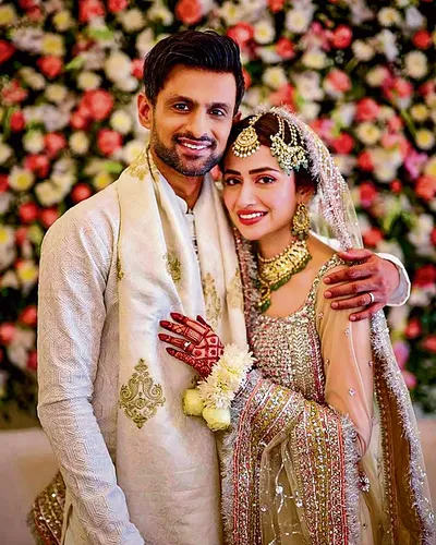 सानिया से तलाक शोएब मलिक ने अभिनेत्री सना जावेद से की शादी