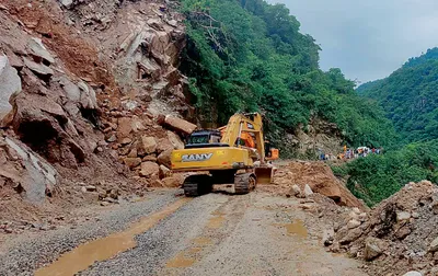 चंडीगढ़ मनाली राजमार्ग पर हजारों वाहनों की लगी कतारें