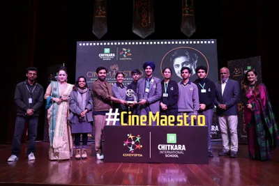पंचायत फिल्म के जाने माने कलाकार जीतेन्द्र कुमार के साथ चितकारा इंटरनेशनल स्कूल में सिने मैस्ट्रो की बच्चों द्वारा बनायीं फिल्में हुई प्रदर्शित