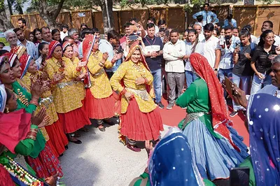 हरियाणवी चुटकुलों पर दर्शक हुए लोटपोट