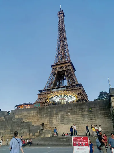 मोनालिसा की मोहकता सा आकर्षण है पेरिस में