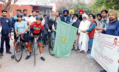 शहीदों को समर्पित साइकिल रैली निकाली