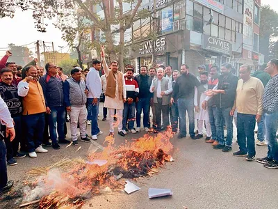 भारतीय जनता पार्टी ने कांग्रेस का पुतला फूंका  किया प्रदर्शन