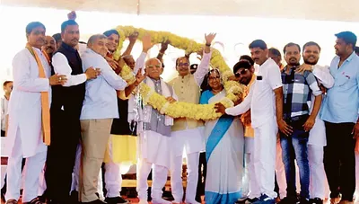 बुंदेलखंड की धरती वीरों व दानियों की भूमि है   मनोहर