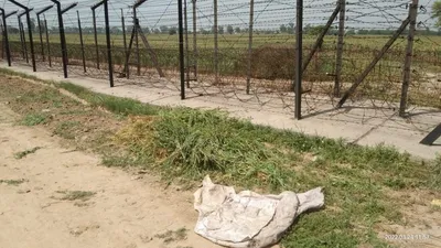 पंजाब में पाकिस्तान सीमा पर चार चीनी पिस्तौल व पाक निर्मित 50 गोलियां बरामद