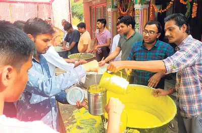 नारनौल कई जगह बांटा अन्नकूट का प्रसाद