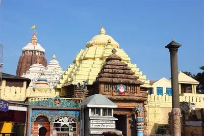 जगन्नाथ मंदिर में फटी जीन्स  हाफ पैंट में प्रवेश नहीं