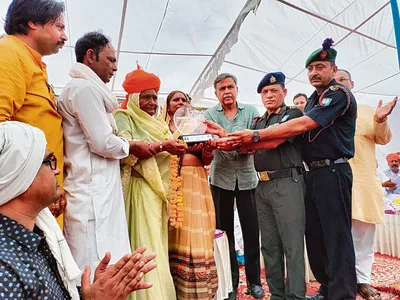 भारत चीन युद्ध के शहीद दलीप सिंह परमार की प्रतिमा का अनावरण