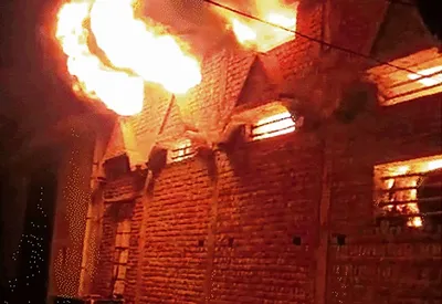 3 मंजिला मकान में लगी आग