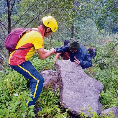 उत्तराखंड त्रासदी   केदारनाथ में फंसे 10 हजार लोगों को सुरक्षित निकाला