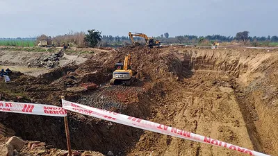 नहर पर पुल निर्माण के दौरान मिट्टी की ढांग धंसी  2 मजदूरों की मौत