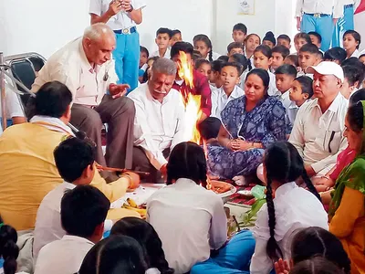 रिपुसूदन सिंह गीता विद्या मंदिर स्कूल में हवन यज्ञ