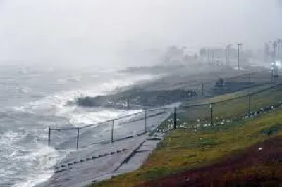 hurricane debbie 120 किलोमीटर प्रति घंटे की रफ्तार से चल रही हवा  फ्लोरिडा की ओर बढ़ते तूफान डेब्बी ने प्रचंड रूप धारण किया