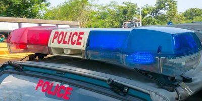 नोएडा में पुलिस के साथ मुठभेड़ के बाद तीन बदमाश गिरफ्तार  कैश बरामद