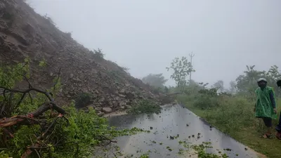 बारिश के कारण हालात हुए बेकाबू  बाढ़ की स्थिति बनी  हजारों एकड़ जमीन कटाव के जद में