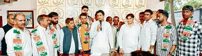 सांसद दीपेंद्र हुड्डा ने कांग्रेस में शामिल हुए लोगों का किया सम्मान