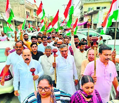 कारगिल में शहीद वीर सपूतों की स्मृति में निकाली मशाल तिरंगा पदयात्रा