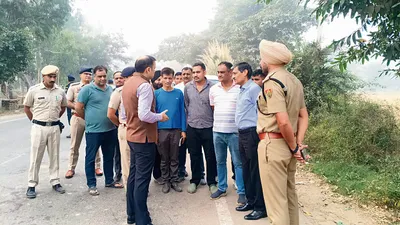 पुलिसकर्मियों पर गाड़ी चढ़ाने की कोशिश  फायरिंग