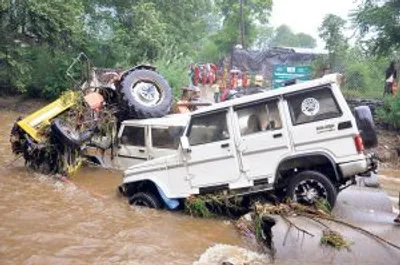 सोलन में बादल फटा  कुल्लू मंडी में मकानों वाहनों पर कहर