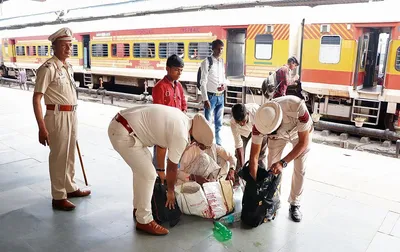 रेलवे स्टेशनों को बम से उड़ाने की मिली धमकी