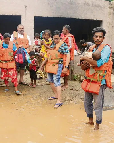 बाढ़ से बिगड़े हालात  सीएम मान विधायकों संग पानी में उतरे