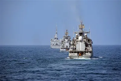 जहाजों पर हमले अरब सागर और अदन की खाड़ी में नौसेना ने बढ़ाई निगरानी