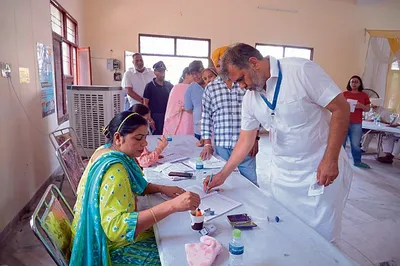 मोहाली  जीरकपुर में ईवीएम के चलते मतदान में आई दिक्कत