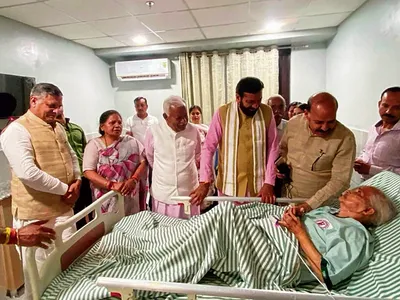 मुख्यमंत्री ने अस्पताल पहुंचकर भाजपा जिला प्रधान की माता का हाल जाना