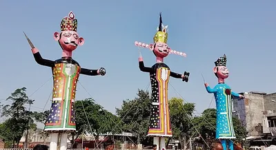 कैथल में दशहरा की धूम  महिलाओं ने की पूजा अर्चना