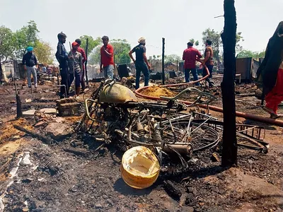गांव भागोमाजरा में 70 झुग्गियां जलकर राख