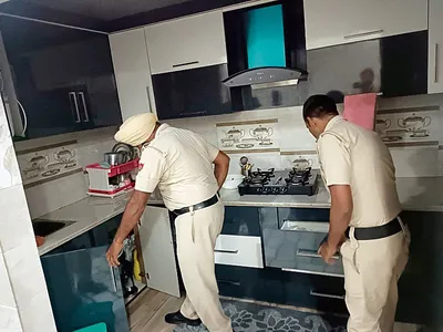 पुलिस खंगाल रही 20 साल पुराने नशा तस्करों का रिकॉर्ड  100 के ठिकानों पर छापेमारी