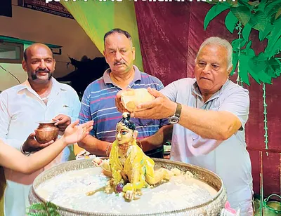 कांग्रेस नेता रमन त्यागी ने इस्कॉन मंदिर में की पूजा