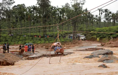 wayanad landslide  मरने वालों की संख्या बढ़कर 132 हुई  वायनाड जा रही स्वास्थ्य मंत्री सड़क हादसे में जख्मी