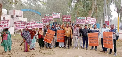 निवेशकों का प्रदर्शन  बोले पहले भुगतान  फिर मतदान