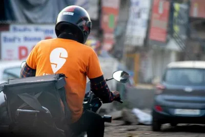 swiggy ipo  स्विगी का शेयर करीब 8  की बढ़त के साथ सूचीबद्ध