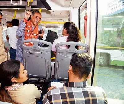 बस में सफर कर टंडन ने यात्रियों से लिए सुझाव