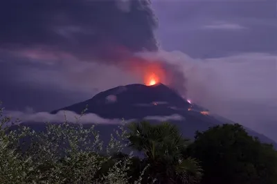 इंडोनेशिया में ज्वालामुखी विस्फोट  6500 लोग हटाए गए