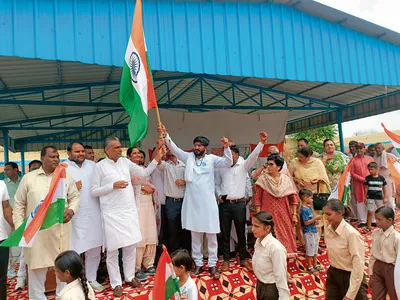 गोरखपुर में तिरंगा यात्रा को विधायक दूड़ाराम ने दिखायी झंडी