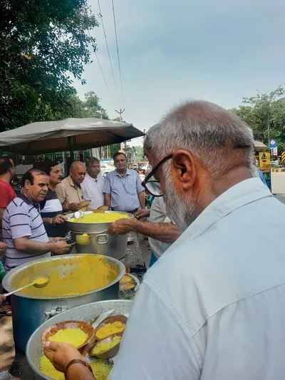 एक हजार लोगों ने ग्रहण किया प्रसाद