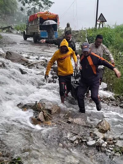 landslide in rudraprayag  रुद्रप्रयाग के फाटा में भूस्खलन से चार लोगों की मौत 