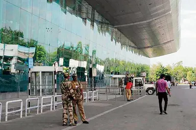 दिल्ली एयरपोर्ट  दो अस्पतालों को बम से उड़ाने की धमकी