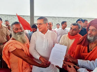 संत समाज  हिंदू संगठन के सदस्यों ने कृषि मंत्री को दिया ज्ञाापन