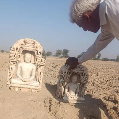 हरियाणा से सटे राजस्थान के गांव ढिलकी में खेत की खुदाई में मिली भगवान महावीर की मूर्तियां