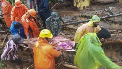 wayanad landslide  वायनाड में भूस्खलन  सैकड़ों लोग मलबे में दबे  84 की मौत