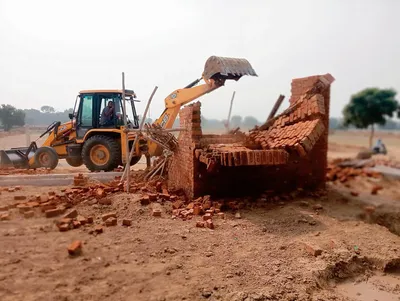 डीटीपी ने रेवाड़ी बावल रोड पर हटाये अवैध निर्माण