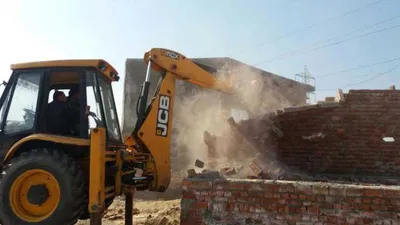 डीटीपी टीम ने गांव दर्रा कलां में 2 कॉलोनियों में अवैध निर्माण गिराये