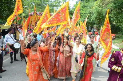 श्री बाला जी सेवा मंडल ने निकाली शोभायात्रा  शुद्ध चांदी का दरबार बना आकर्षण का केंद्र