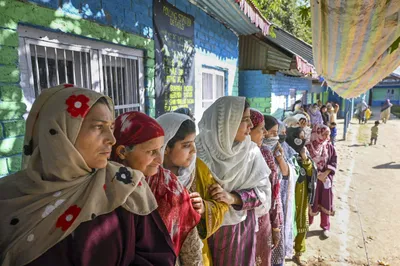 jammu kashmir voting  कड़ी सुरक्षा में हो रहा जम्मू कश्मीर में मतदान  अब तक 11  वोटिंग