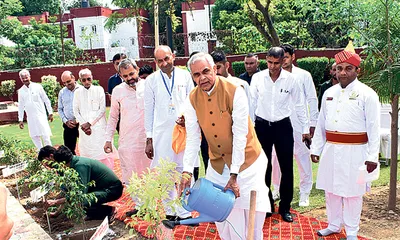 नैतिक मूल्यों का विकास गुरुकुल शिक्षा पद्धति का मुख्य उद्देश्य   आचार्य देवव्रत